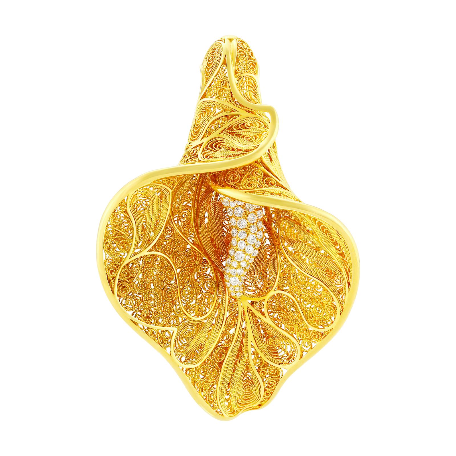 Golden Filigree Melody Pendant 3