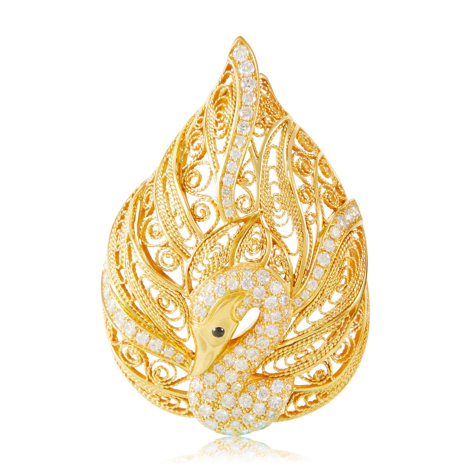 Golden Melody – Ode to the Swan Pendant 1