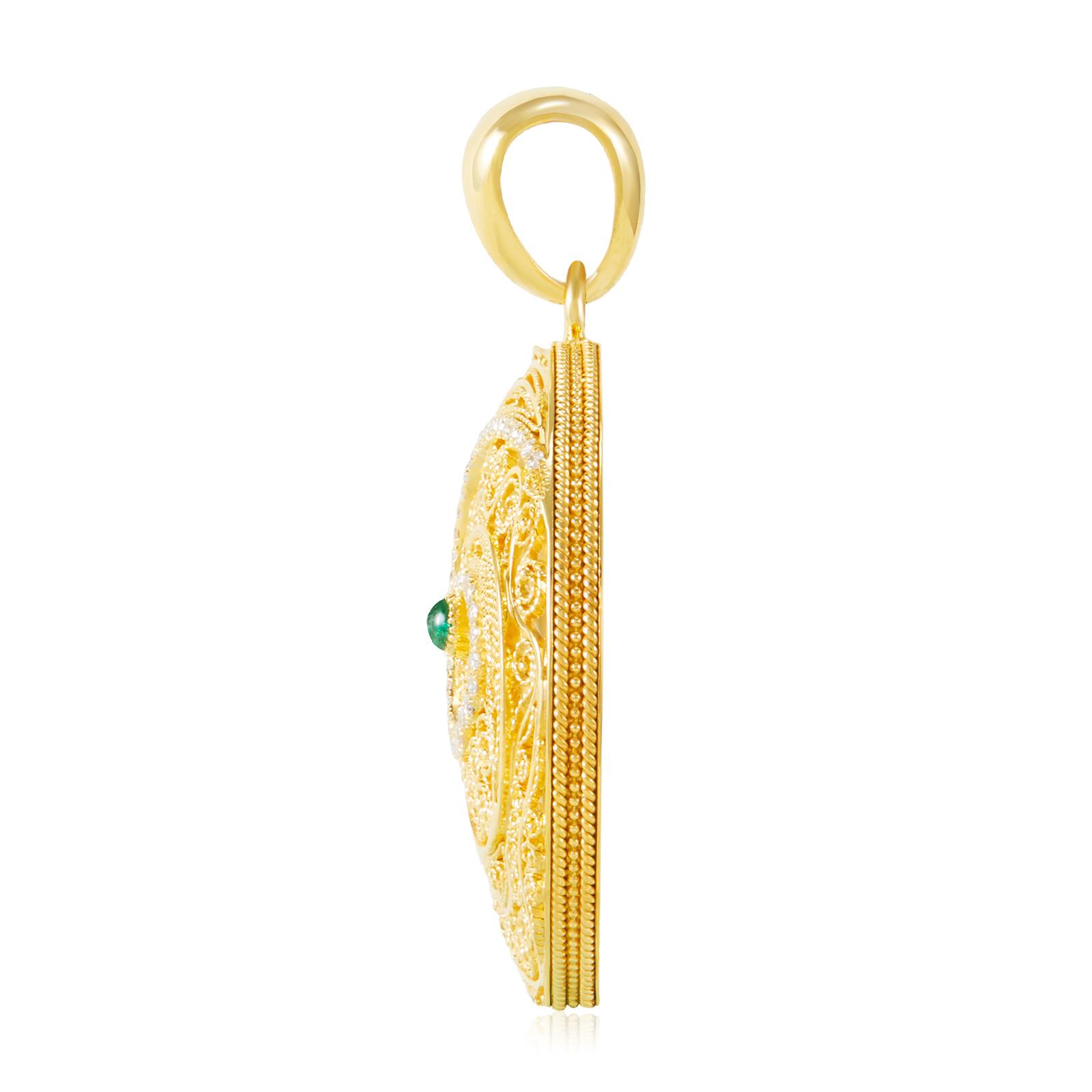 Golden Star Swirl – Heart of the Sea Pendant 1