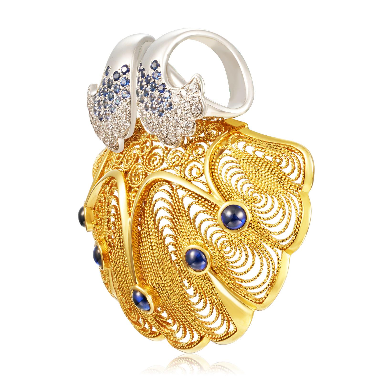 Embrace of Shells Pendant 3