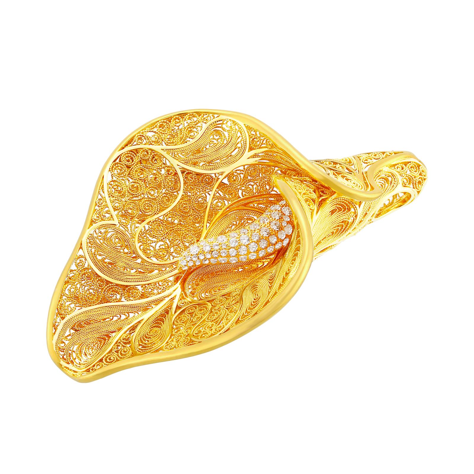 Golden Filigree Melody Pendant 1