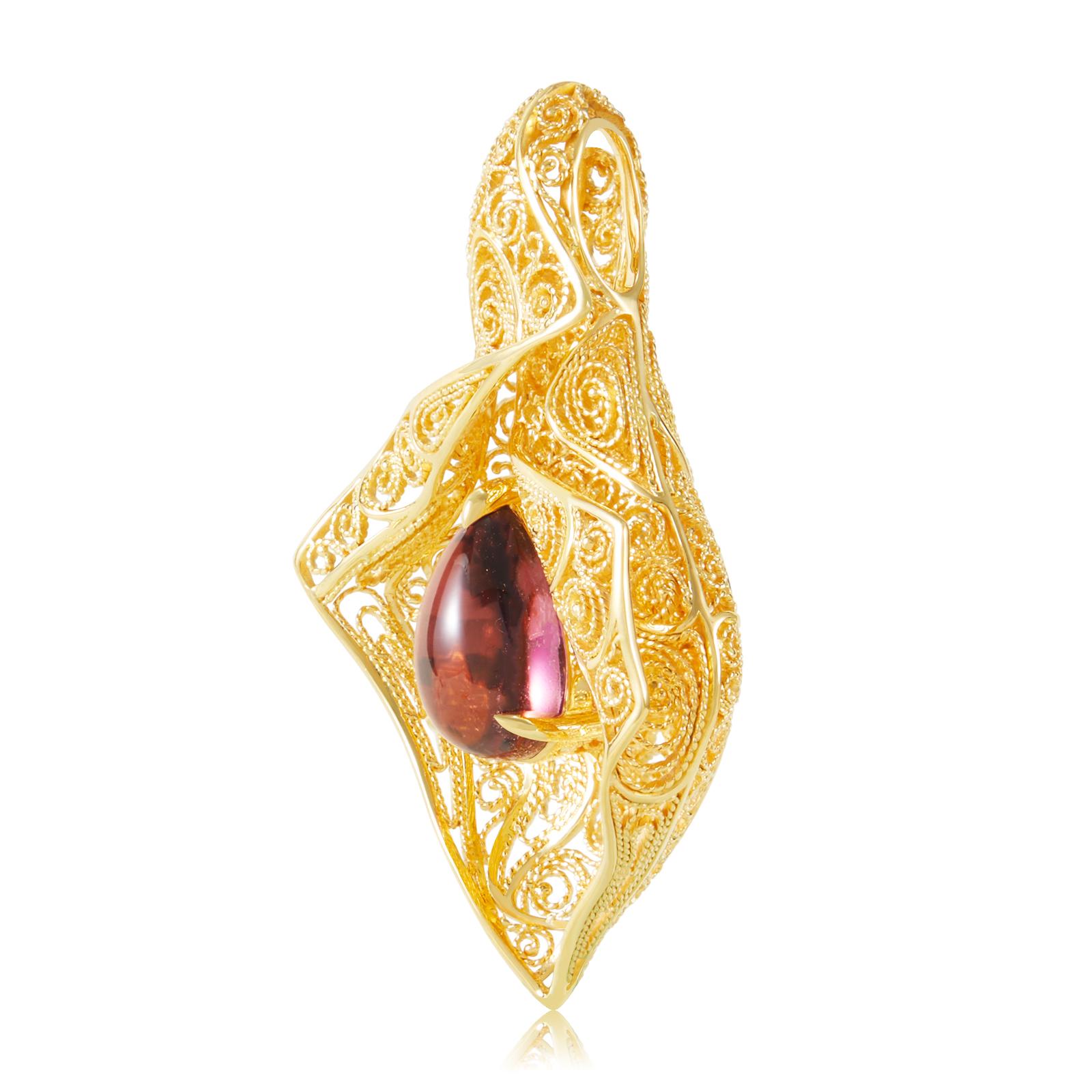 Golden Youth – Calla Lily Pendant 2